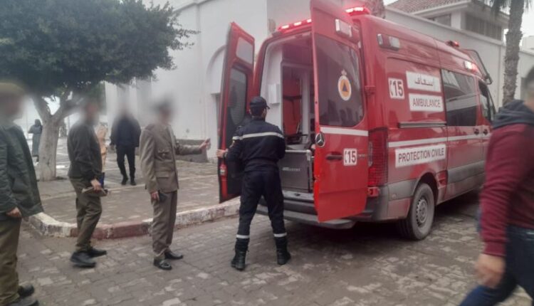 عامل بناء يحرق نفسه